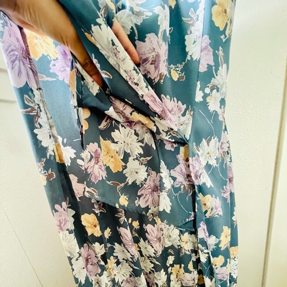 Floral dress/romper. - Picture 3 of 6